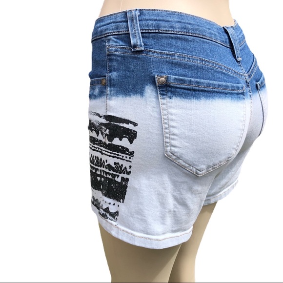 Jessica Simpson Jean Shorts with pattern - Picture 2 of 16